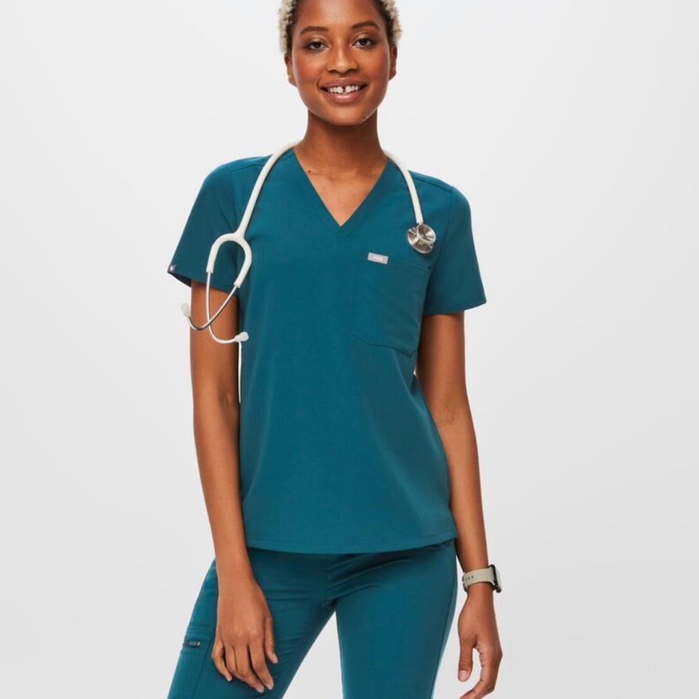 FIGS SCRUB TOP